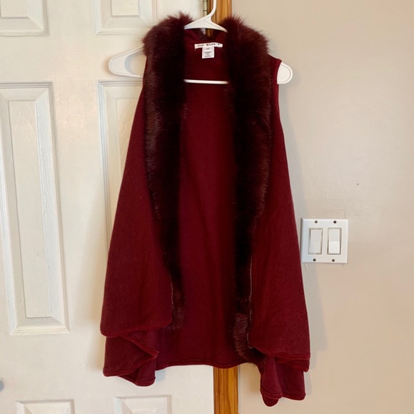Forever 21 Tops - Forever 21 Plus Faux Fur Vest
